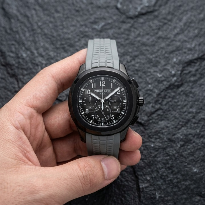 Chronograph Mens Watch With Rubber Strap Stylish Sports Design